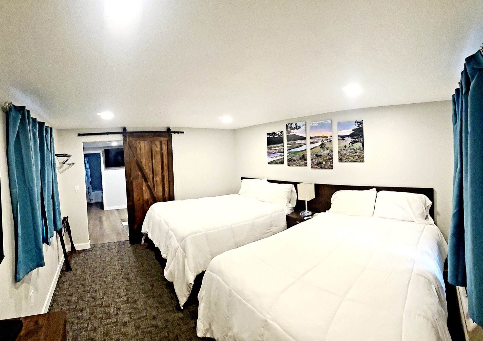 Deluxe Family Suite bed