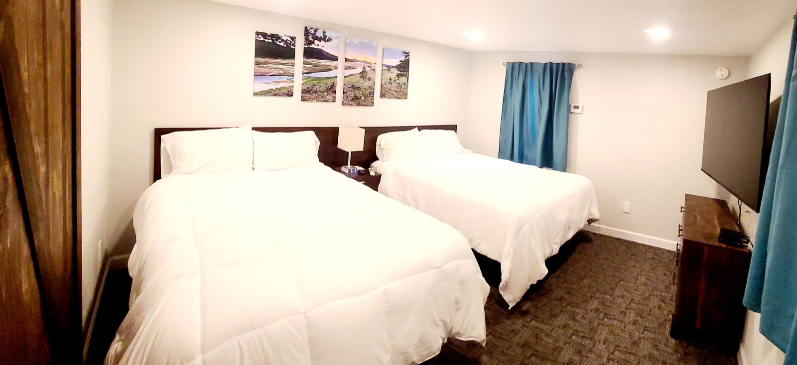 Deluxe Family Suite bathroom