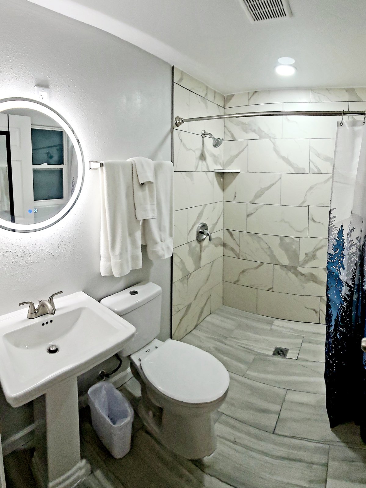 Deluxe Single Kitchenette bathroom