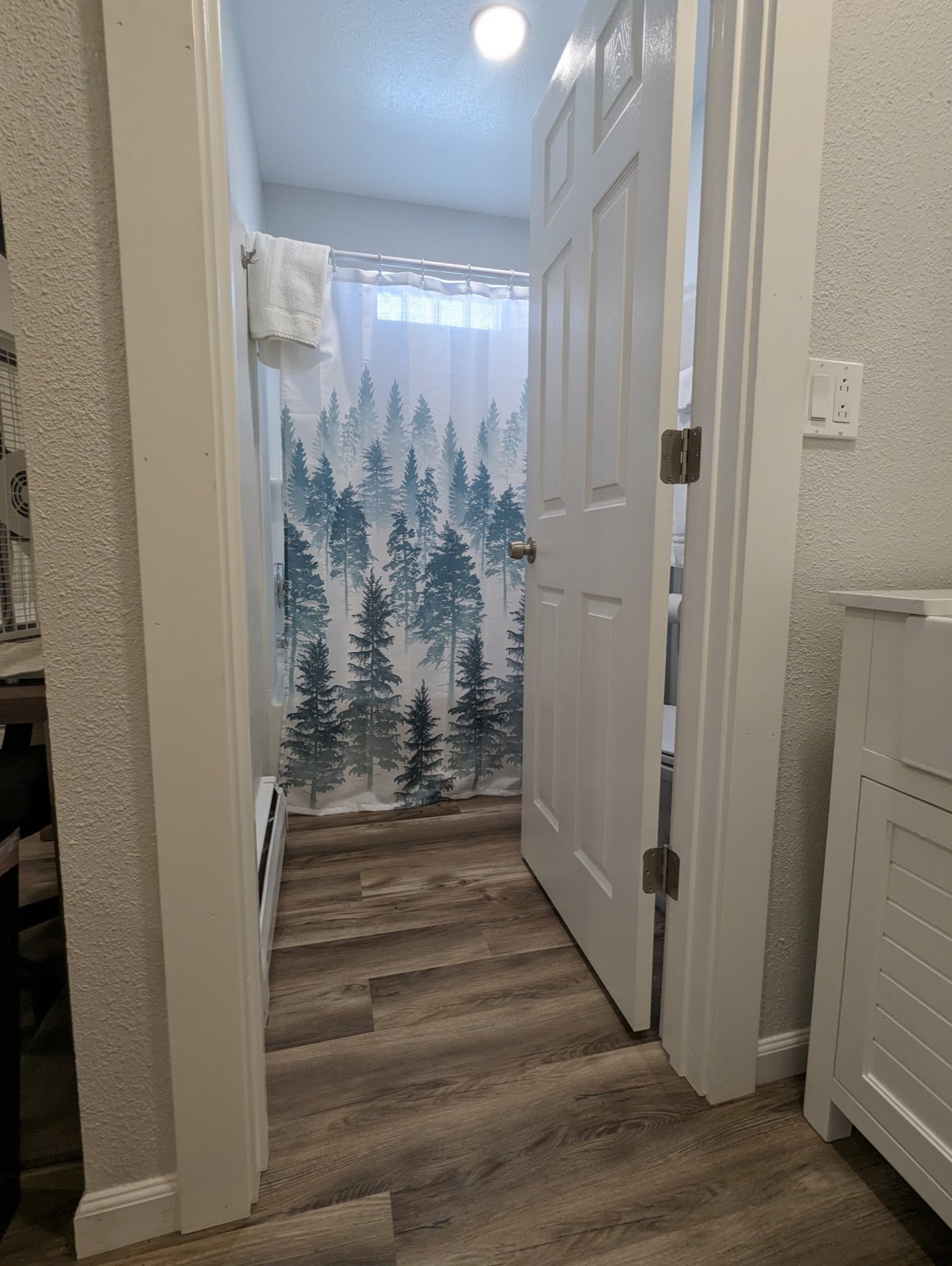 Double Deluxe Room bathroom door
