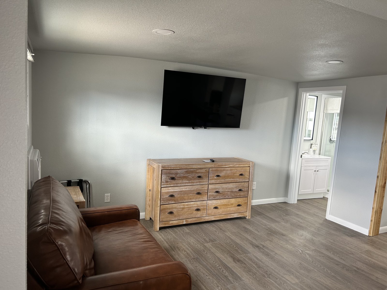 King Suite kitchenette